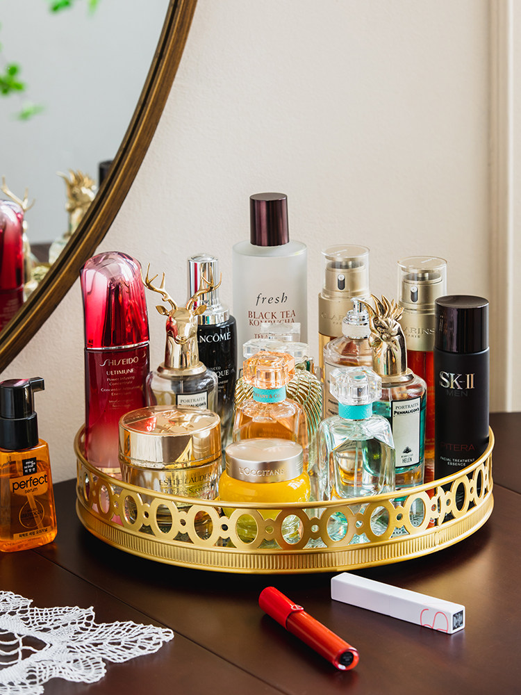 Luxuriöses Spiegeltablett aus  – Luxury High End Skincare Bewertung und Preis